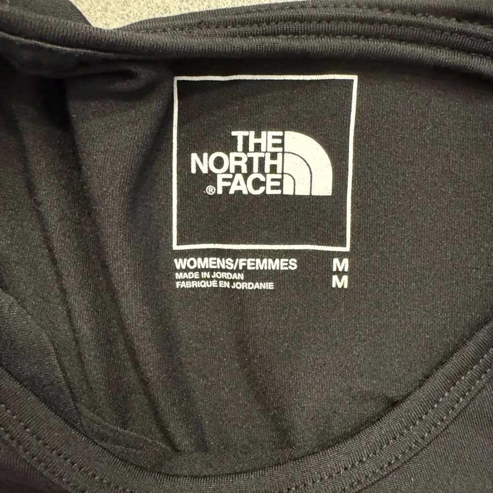 The North Face Women's Classic Blk Workout/Hiking Tee - Picture 4 of 5